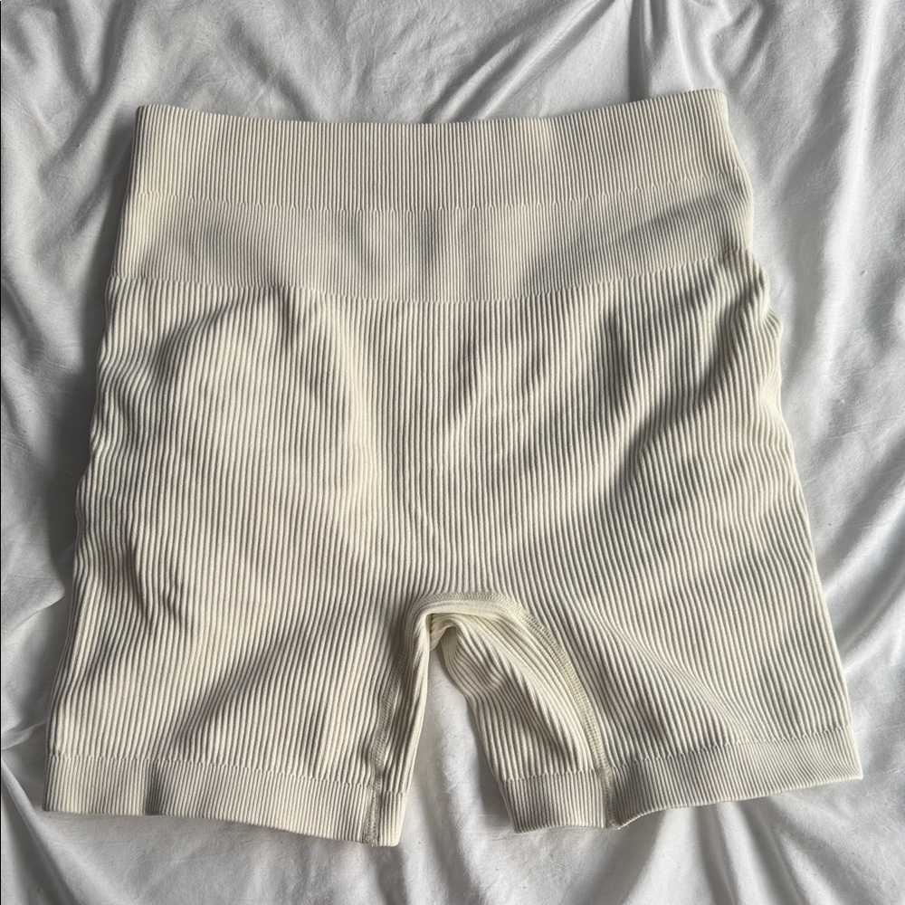 Women's Ribbed Cream Bike Shorts
